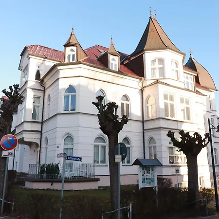 ヴィラ Ahlbeck, Schloss Hohenzollern Schlosszimmerchen ゼーバート・ヘリングスドルフ